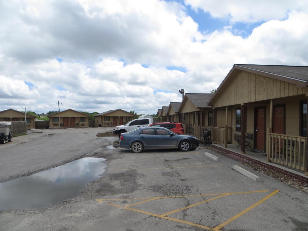 Kenedy Country Inn Экстерьер фото