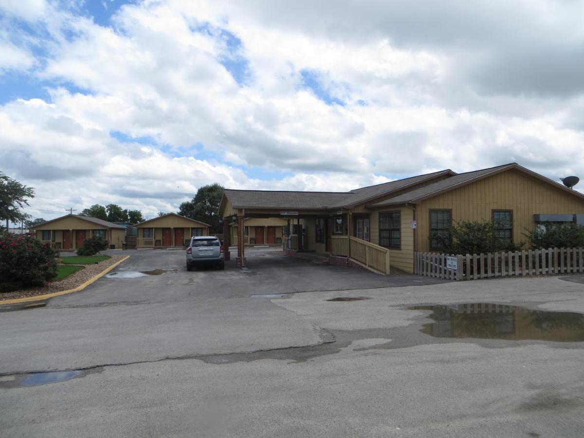 Kenedy Country Inn Экстерьер фото